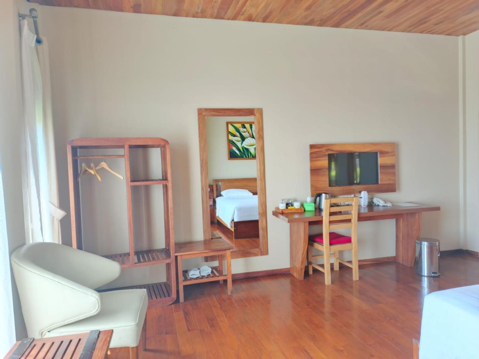 Spring Hill Hotel Ruteng Exterior photo